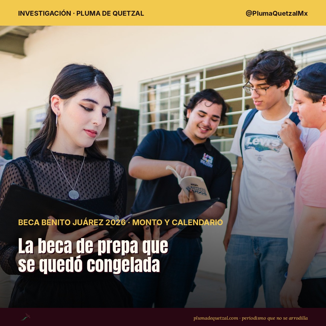 Estudiantes revisan documentos afuera de una escuela en Culiacán, Sinaloa. Foto: Raúl Sotomayor / Pexels.