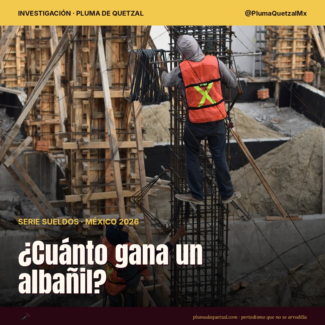 Dos albañiles arman una columna de varilla en una obra en construcción. Foto: Jorge Rodríguez / Pexels